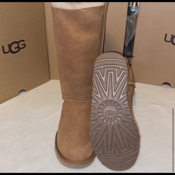 UGG BAILEY BOW TALL - Picture 4 of 6